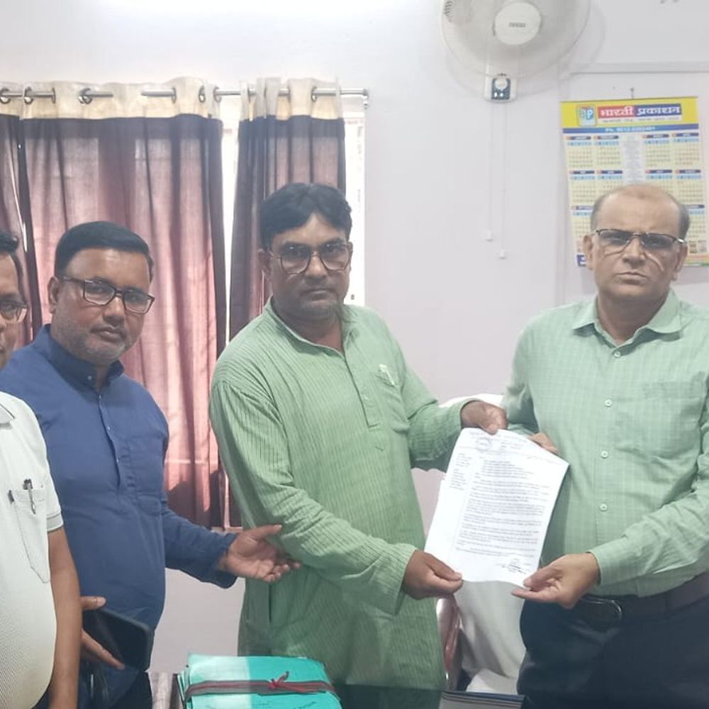 वेतन भुगतान को लेकर शिक्षक संघ ने सौंपा मेमोरैंडम:किशनगंज में बकरीद से पहले मार्च से पेंडिंग सैलरी भुगतान की मांग