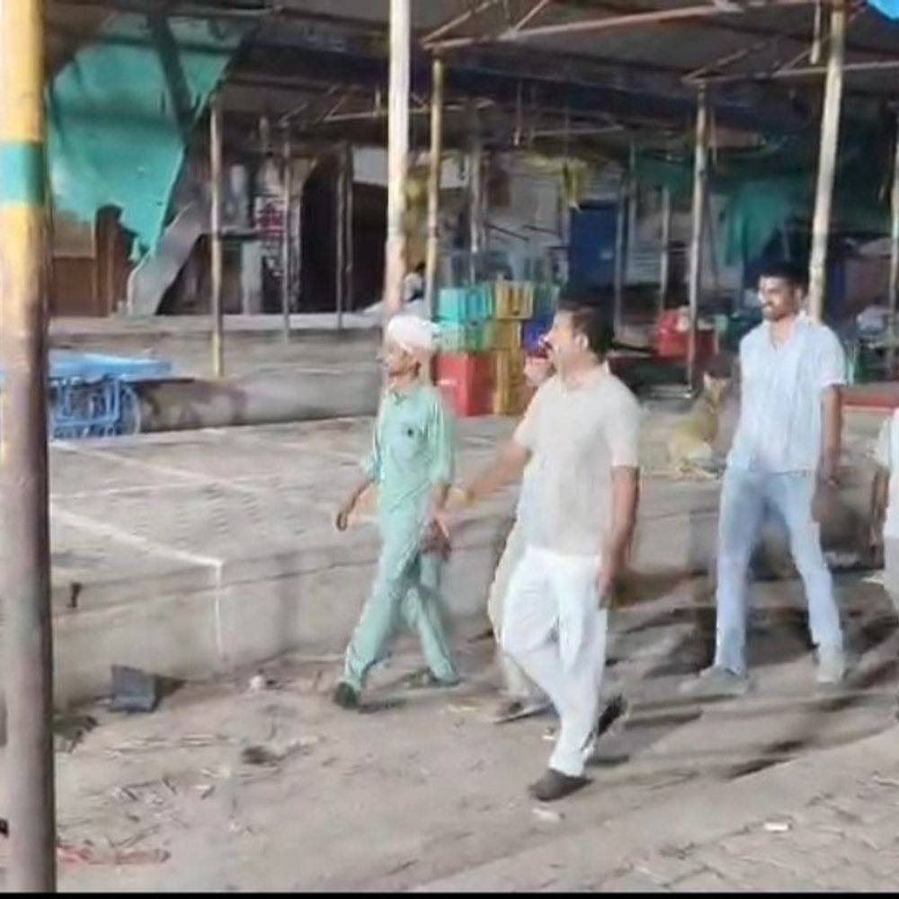 नजाई मंडी में दुकानदारों को व्यवस्थित करने की प्रक्रिया शुरू:टीकमगढ़ में टीनशेड में ब्लॉक बनाकर नंबर डाले, 60 की जगह 120 दुकानदार बैठ सकेंगे; लिस्ट तैयार