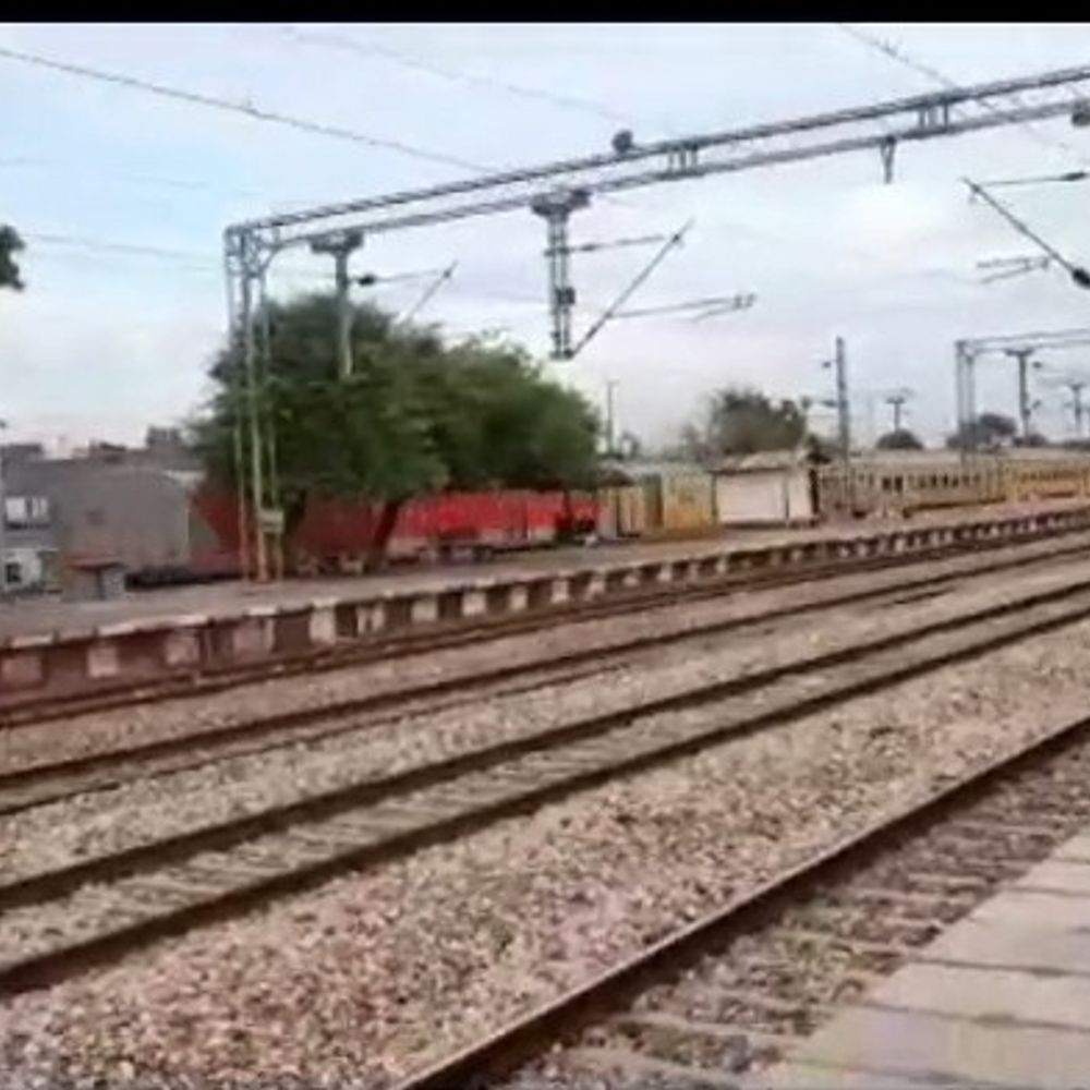 ट्रेन की चपेट में आने से युवक की मौत:राजपुर निवासी दुष्यन्त का शव रेलवे ट्रैक पर मिला