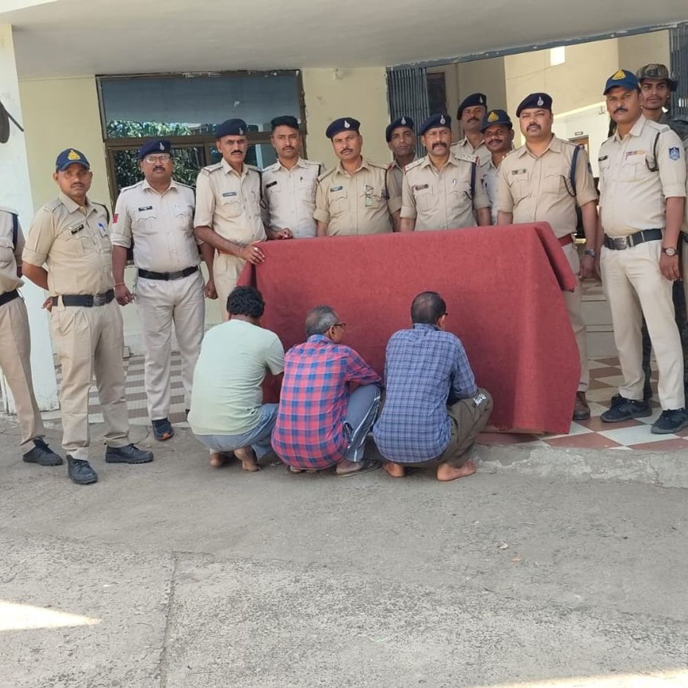 बिछिया शराब दुकान का गद्दीदार अवैध शराब मामले में गिरफ्तार:1.64 लाख की बीयर परिवहन करते दो अन्य आरोपी भी पकड़े गए