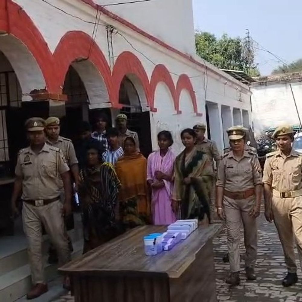 गोंडा में अन्तर्राज्यीय चोर गिरोह के 7 लोग गिरफ्तार:भीख मांगने की आड़ में करते थे चोरी, जेवरात बरामद