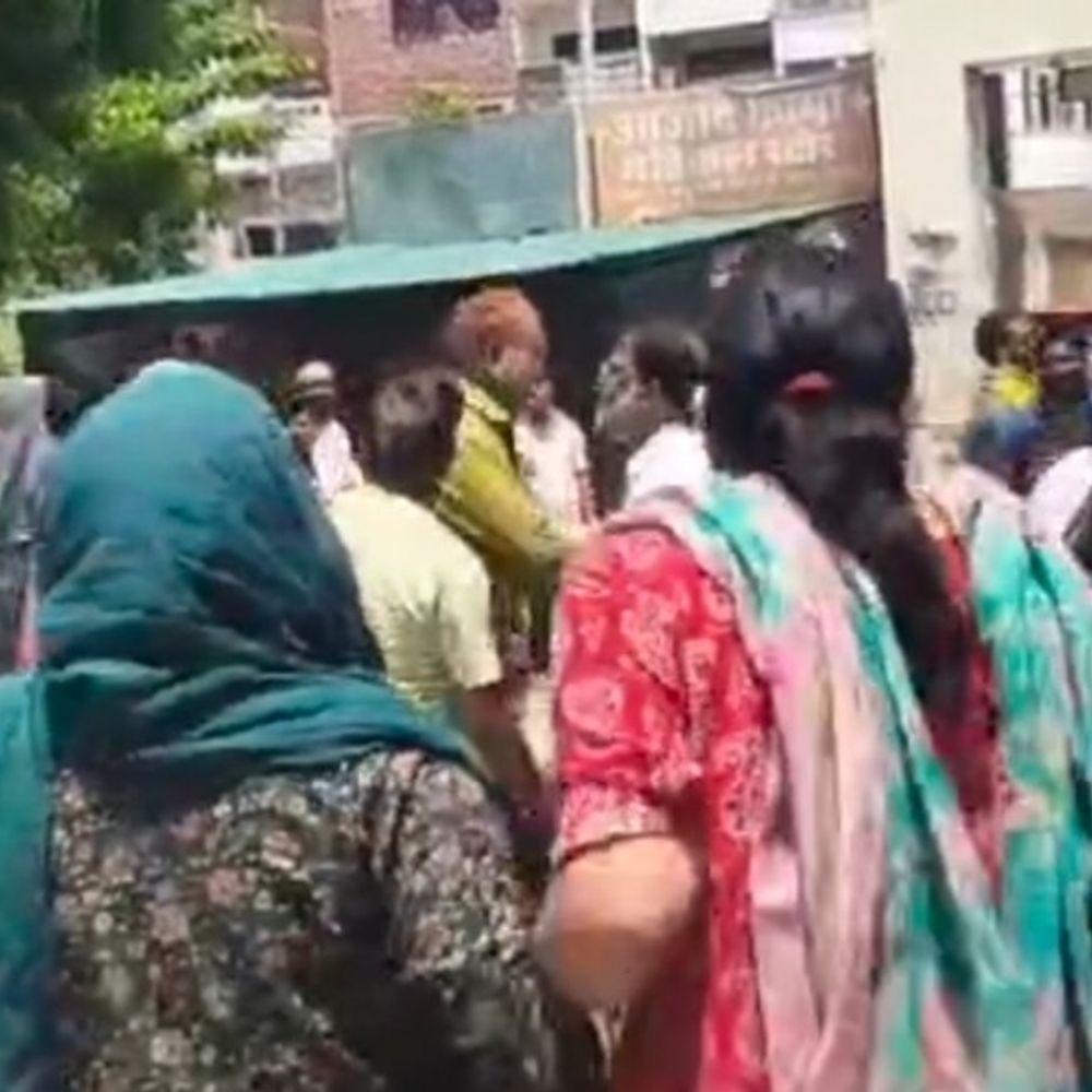 सुल्तानपुर में बाउंड्रीवॉल विवाद में परिवार पर हमला:सपा नेता व पूर्व नगर पालिका अध्यक्ष समेत 5 नामजद, 6 अज्ञात लोगों पर FIR दर्ज