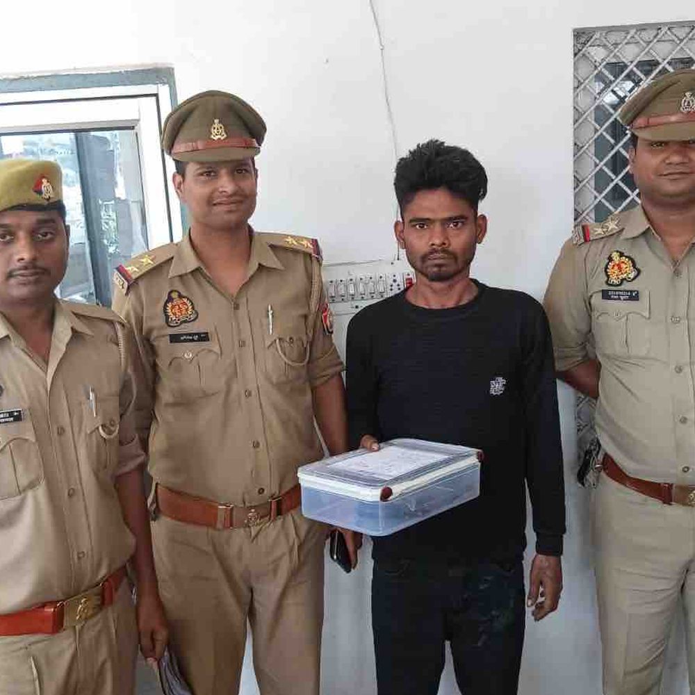 शातिर बदमाश गिरफ्तार, जेल भेजा गया:बाइक और लाइसेंसी पिस्टल चोरी सहित कई वारदातों में था शामिल