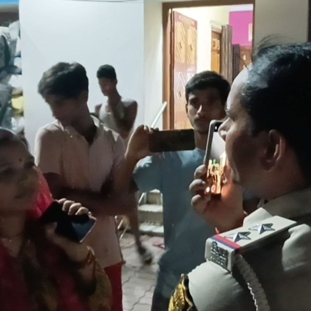 सोनू-मोनू गैंग और पैक्स अध्यक्ष के बीच हिंसक झड़प:सोशल मीडिया पोस्ट से गरमाया मामला, दो राउंड फायरिंग हुई; पुलिस ने FIR दर्ज किया