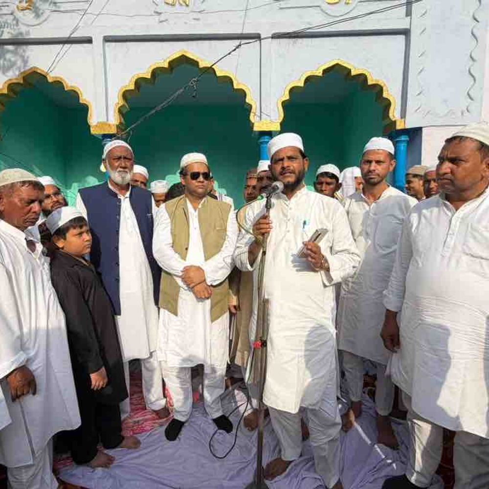 डासना ईदगाह में ईद-उल-अजहा की नमाज अदा:गाजियाबाद में अमन-चैन और भाईचारे की दुआ मांगी गई