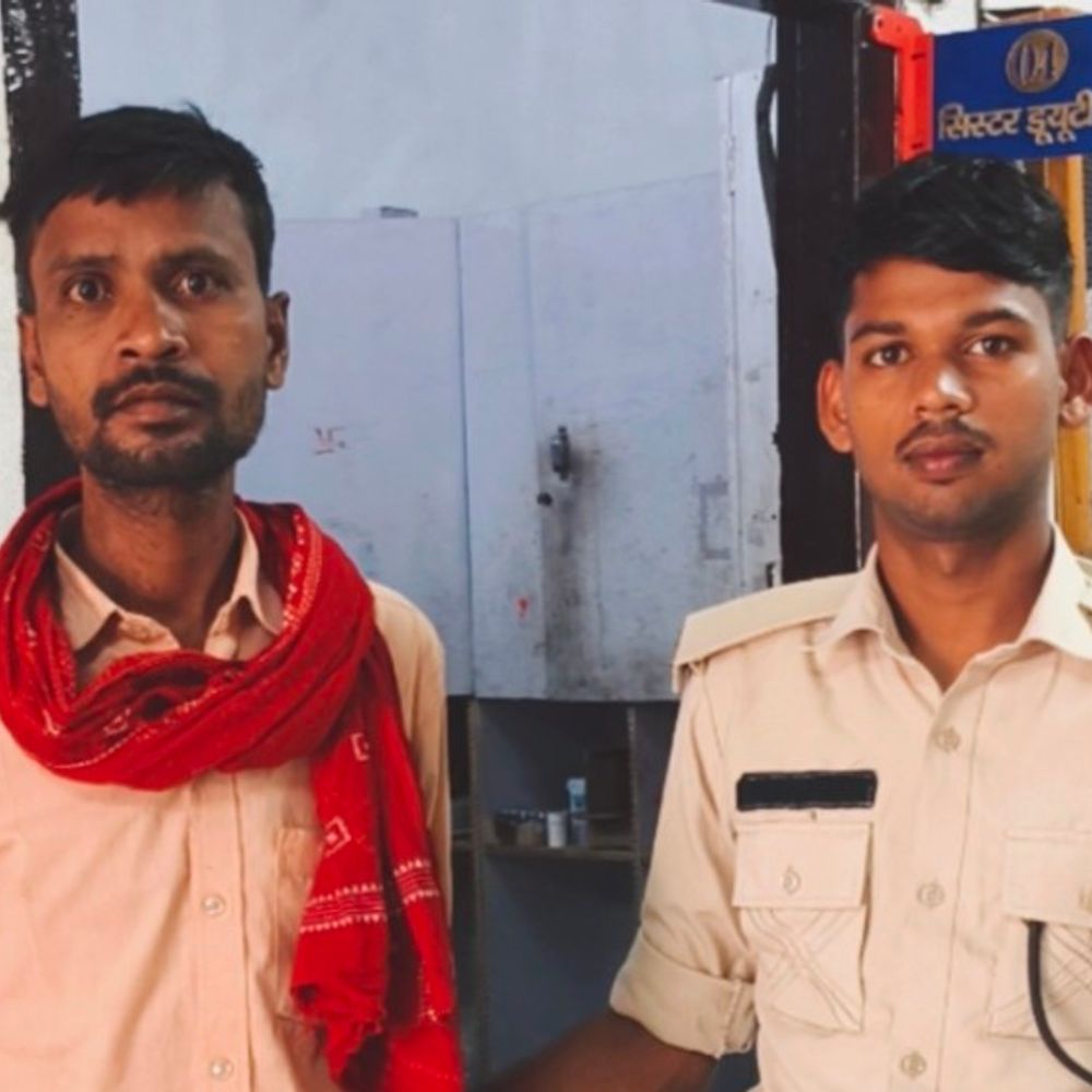 शेखपुरा में शराब के खिलाफ बड़ी छापेमारी:कारोबारी जलंधर चौधरी गिरफ्तार, 11 शराबी भी पकड़े गए, DM-SP के निर्देश पर चला अभियान