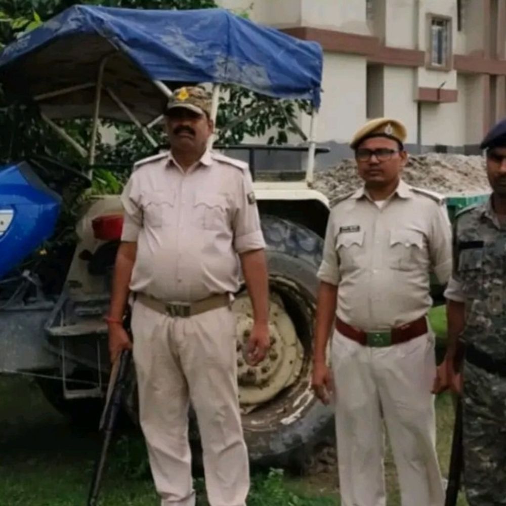 किशनगंज में 4 अवैध बालू लदे ट्रैक्टर जब्त:अलग-अलग इलाकों में SP के निर्देश पर विशेष अभियान में हुआ एक्शन
