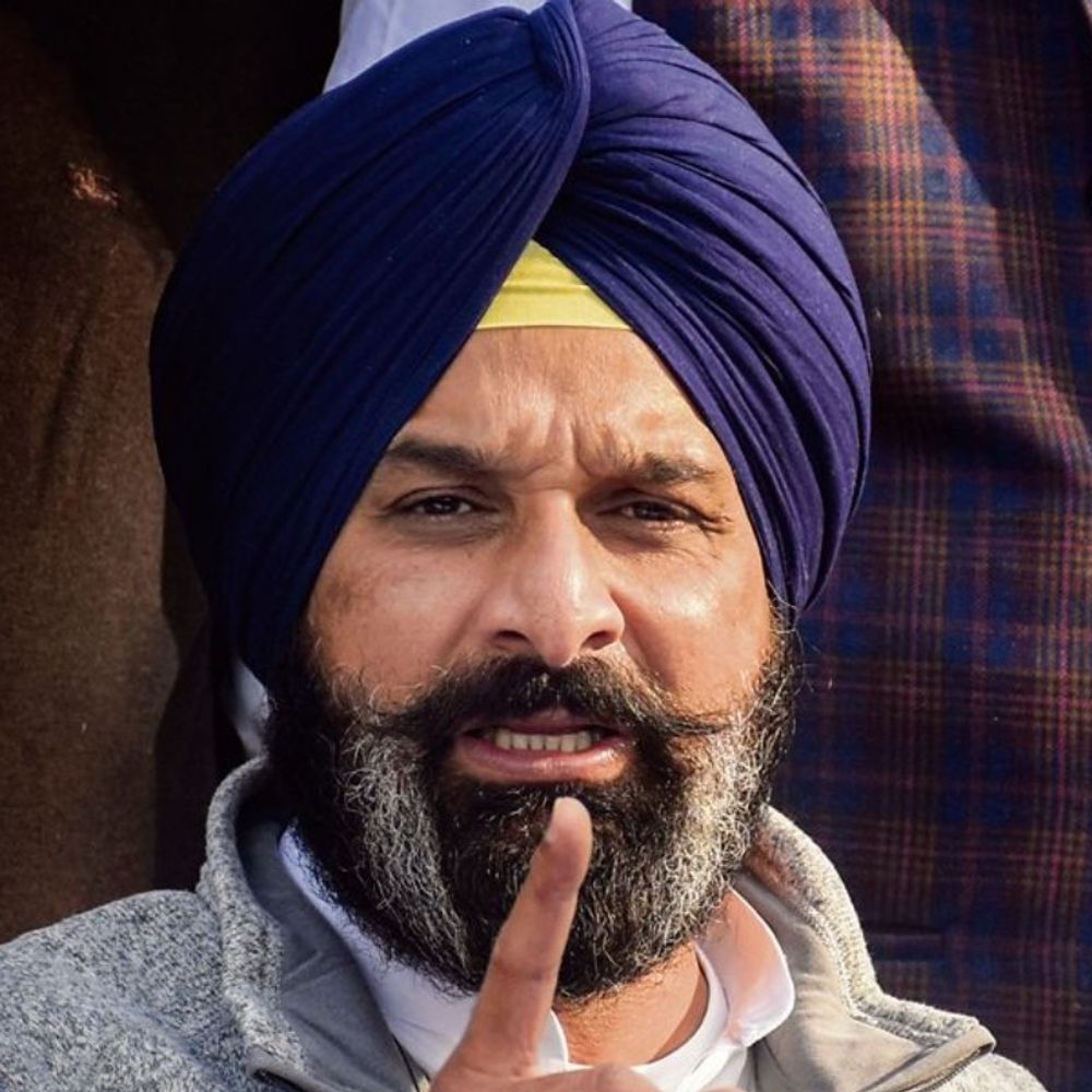 मजीठिया ने ‘आप’ पर वोट खरीदने का आरोप लगाया:बोले- नगर काउंसिल चुनाव में लोकतंत्र की हत्या, अमृतसर में खुलेआम बांट रहे रुपये