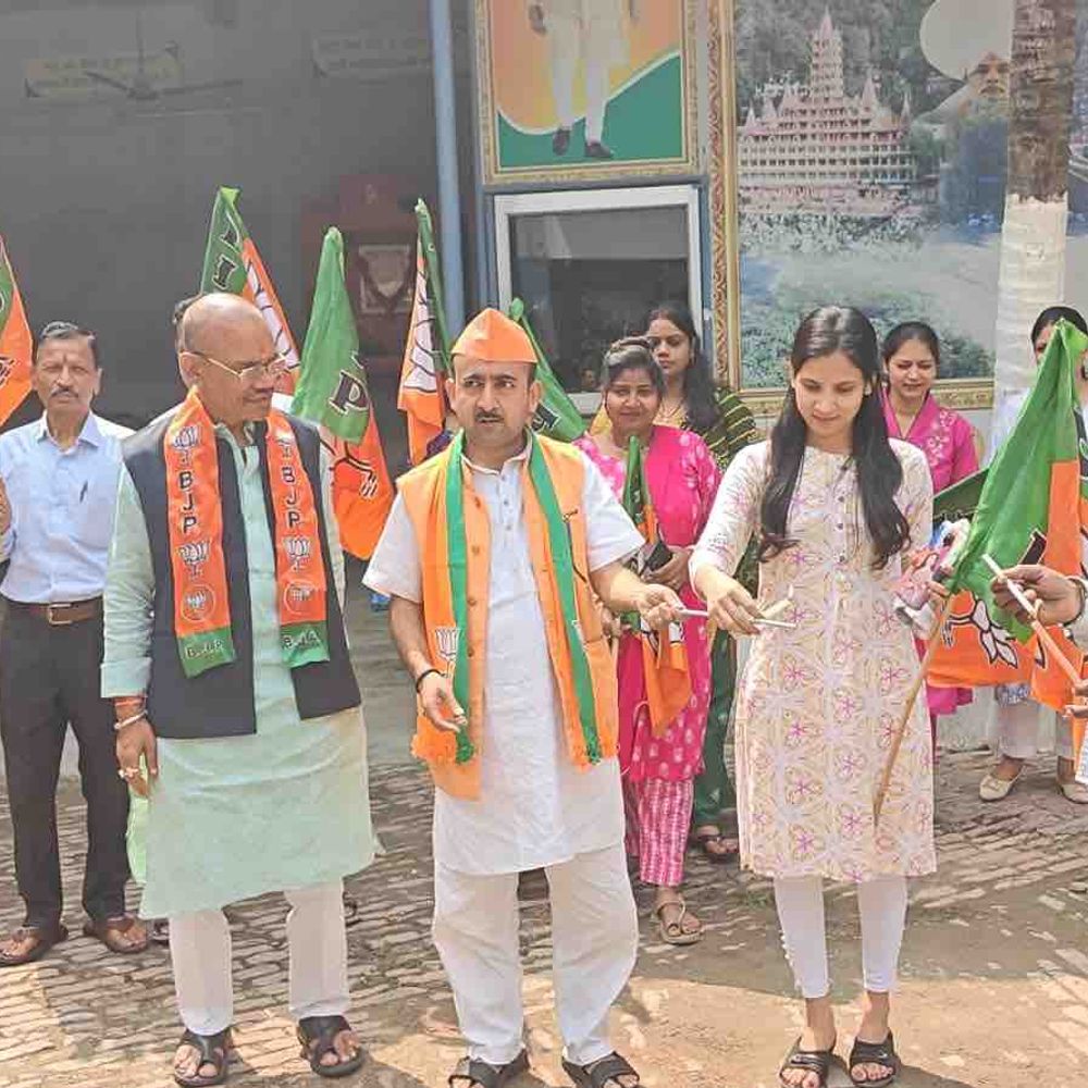 बंगाल में BJP जीत पर मोतिहारी में जश्न:कार्यकर्ताओं ने पटाखे फोड़े, जुलूस निकाले; बोले- जनता ने राष्ट्रवाद के मुद्दों पर समर्थन दिया