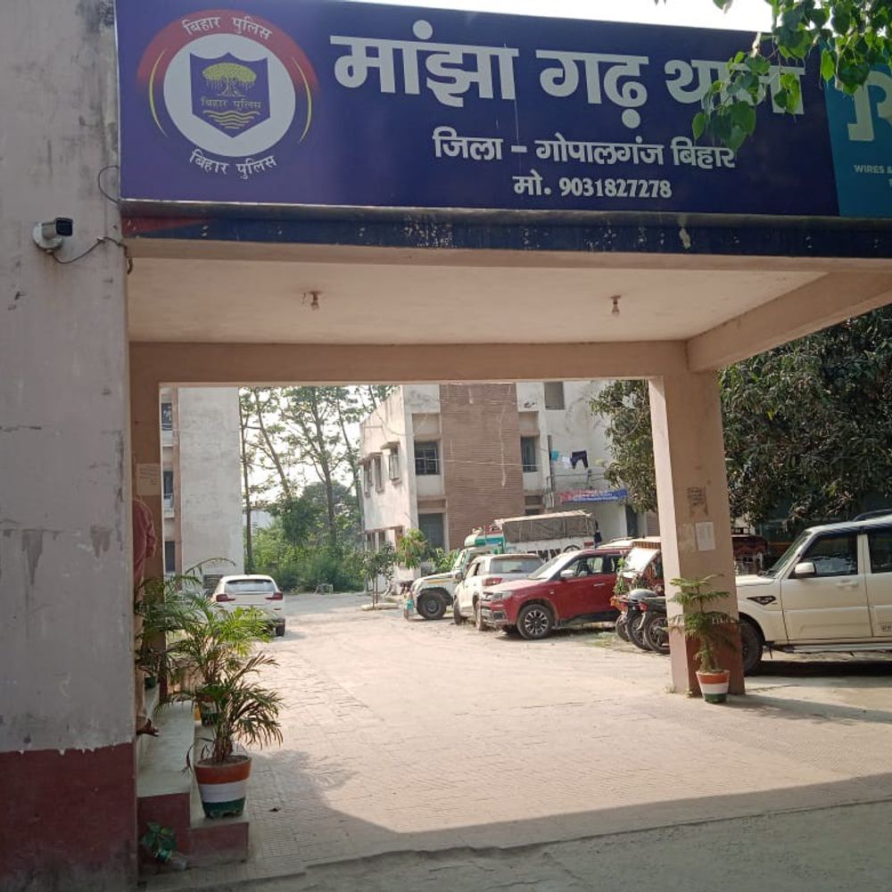 सड़क दुर्घटना में युवक की मौत:गोपालगंज में महिला सहित दो घायल, पुलिस ने शव परिजनों को सौंपा