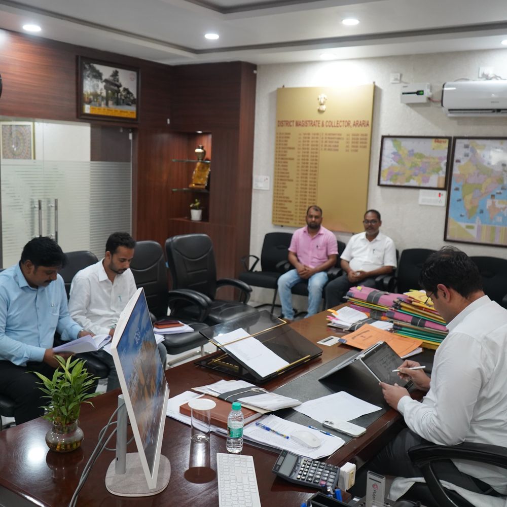 अररिया में 5 सड़क परियोजनाओं की समीक्षा:DM ने समय पर गुणवत्तापूर्ण कार्य पूरा करने के दिए निर्देश, बेहतर सुविधा उपलब्ध कराना उद्देश्य