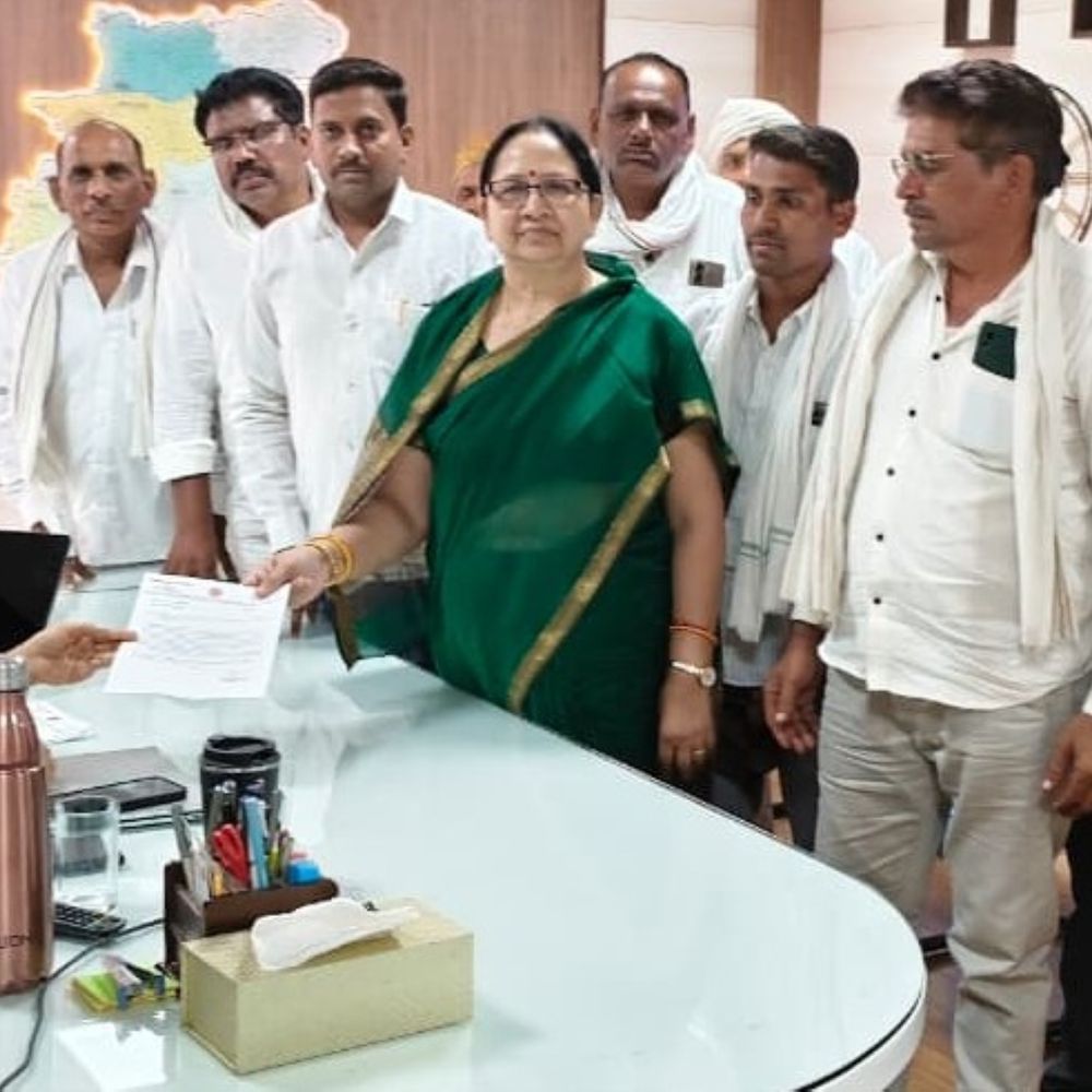 ई-टोकन नहीं बनने से किसानों को नहीं मिल रहा खाद,विधायक ने कलेक्टर को दिया ज्ञापन