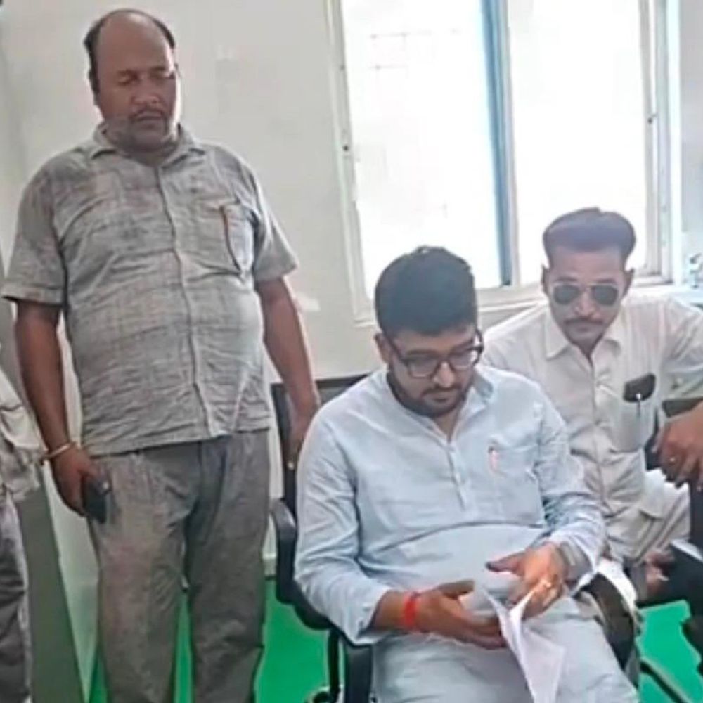 जहानाबाद में विधायक ने ओकरी स्वास्थ्य केंद्र का निरीक्षण किया:व्यवस्थाओं का जायजा लिया, कहा- लापरवाही बर्दाश्त नहीं किया जाएगा