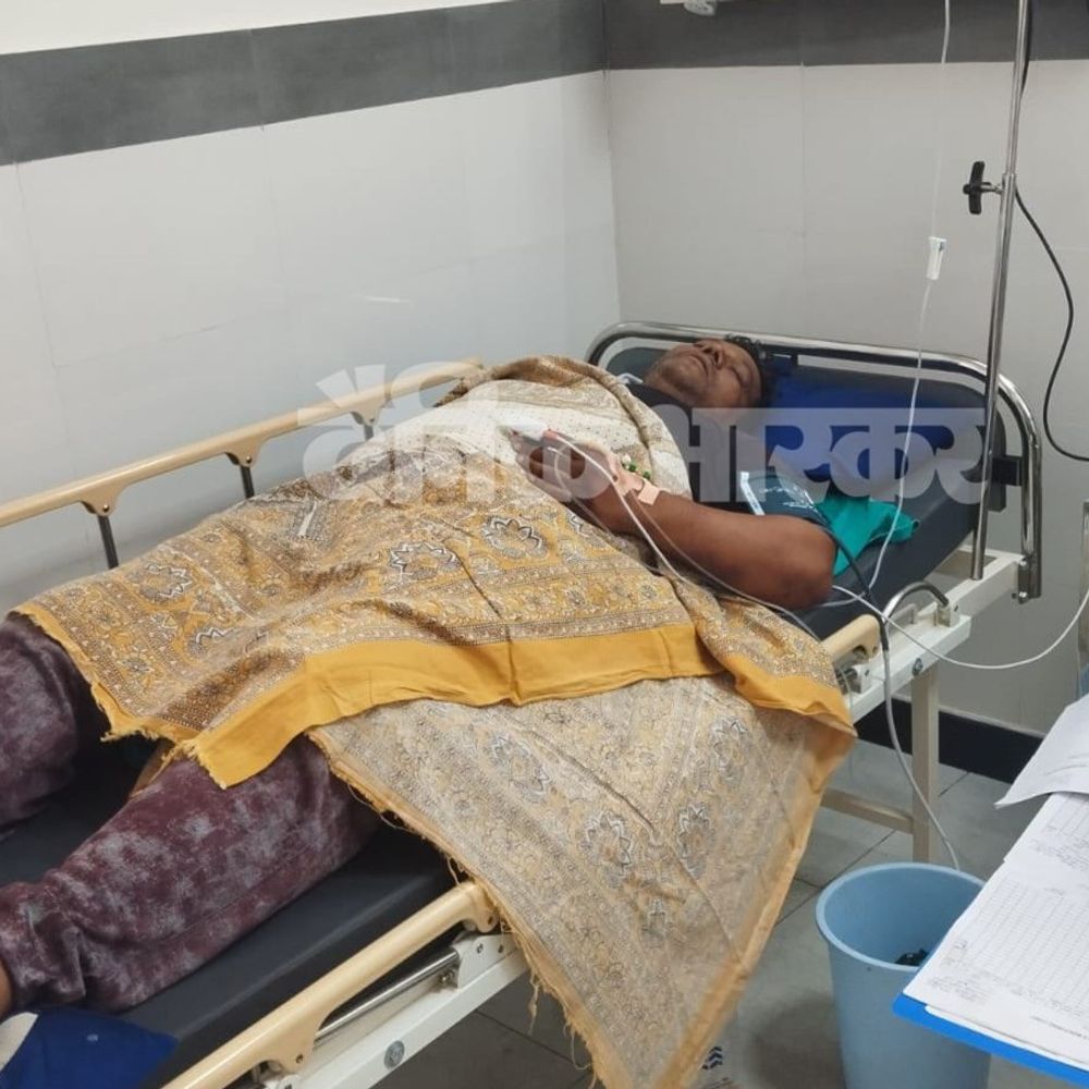 हांसी में मैरिज पैलेस की लिफ्ट टूटी:काम कर रहे व्यक्ति की दोनों टांग, एक हाथ टूटा; दो मंजिल नीचे गिरी