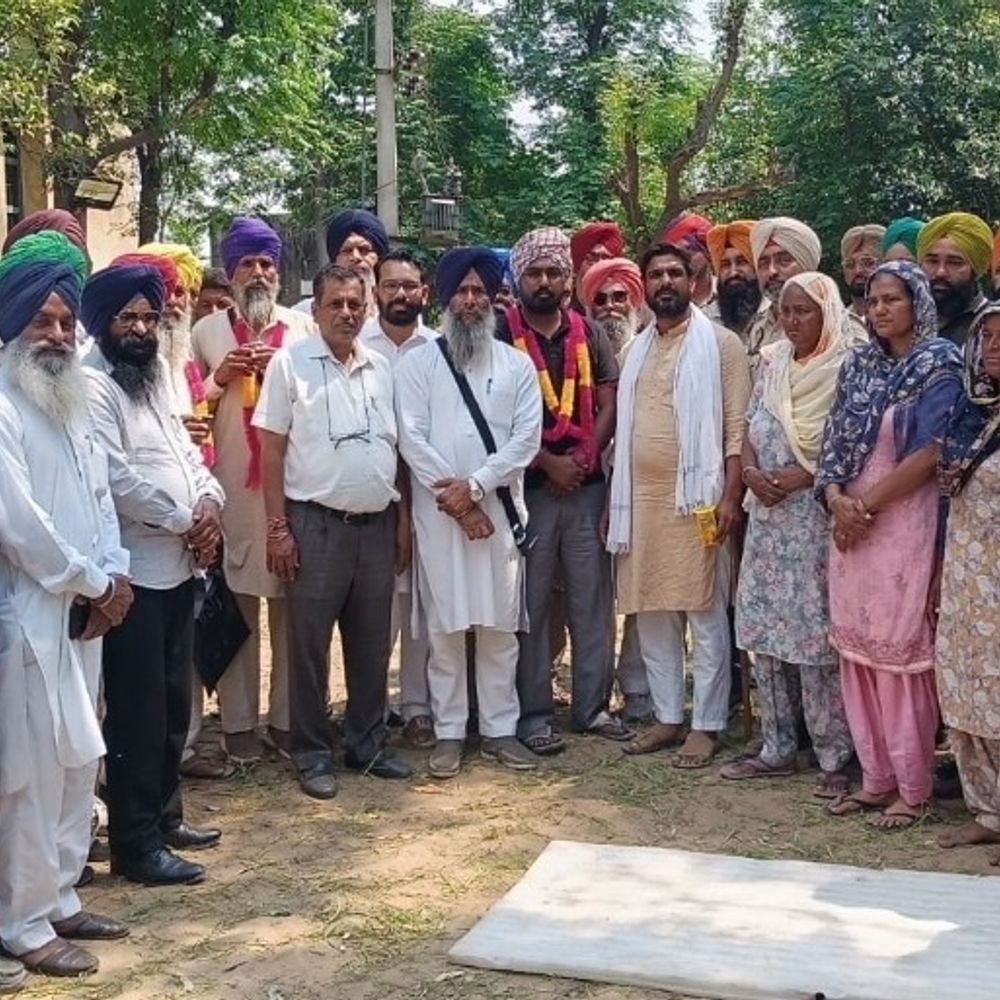 बरनाला में पानी टंकी पर चढ़े सरपंच का आंदोलन समाप्त:27 घंटे बाद सरपंच उतरे, जिला प्रशासन से समझौते पर बनी सहमति