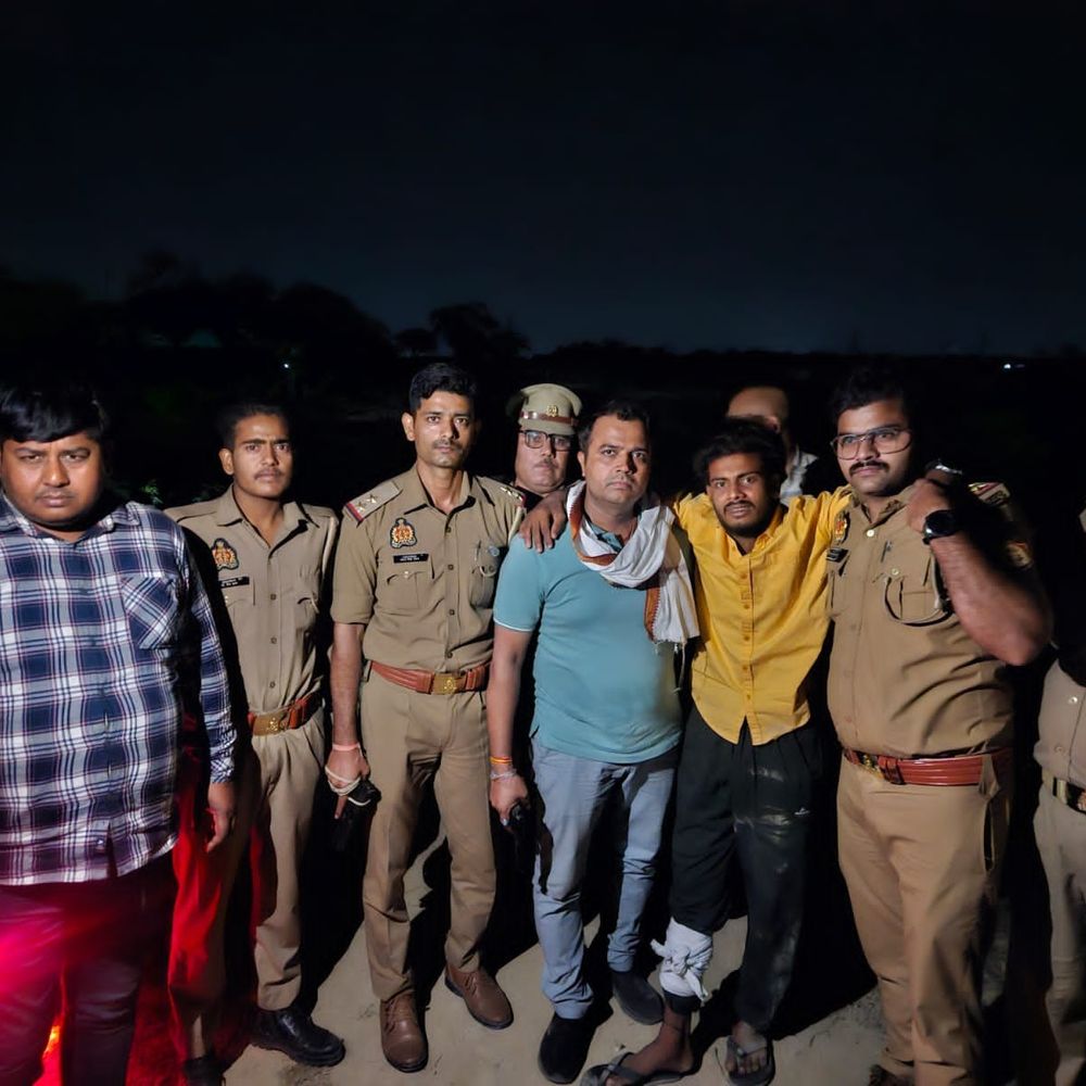 गोंडा में पुलिस मुठभेड़, तीन लुटेरे गिरफ्तार:एक के पैर में लगी गोली, सीमेंट व्यापारी से लूटे थे 1.10 लाख रुपए