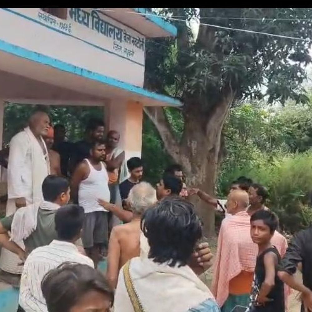 सातवीं के छात्र पर दर्जनों बच्चों को पीटने का आरोप:बाबूबरही के स्कूल में मारपीट मामला, डीपीओ ने औचक निरीक्षण किया