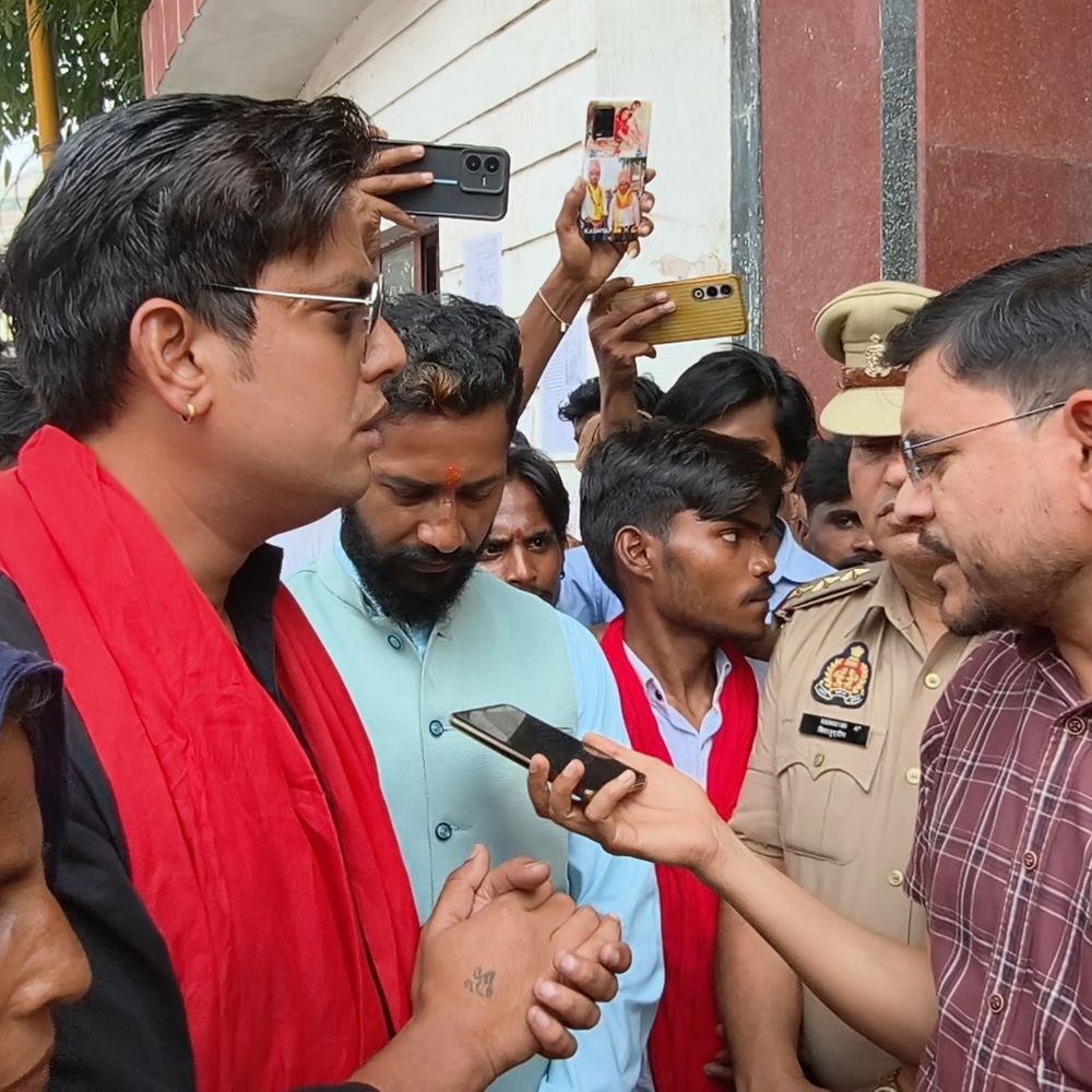 सहारनपुर में भारतीय कश्यप सेना का प्रदर्शन:लेखपाल-कानूनगो पर अभद्रता का आरोप, कार्रवाई न होने पर आंदोलन की चेतावनी