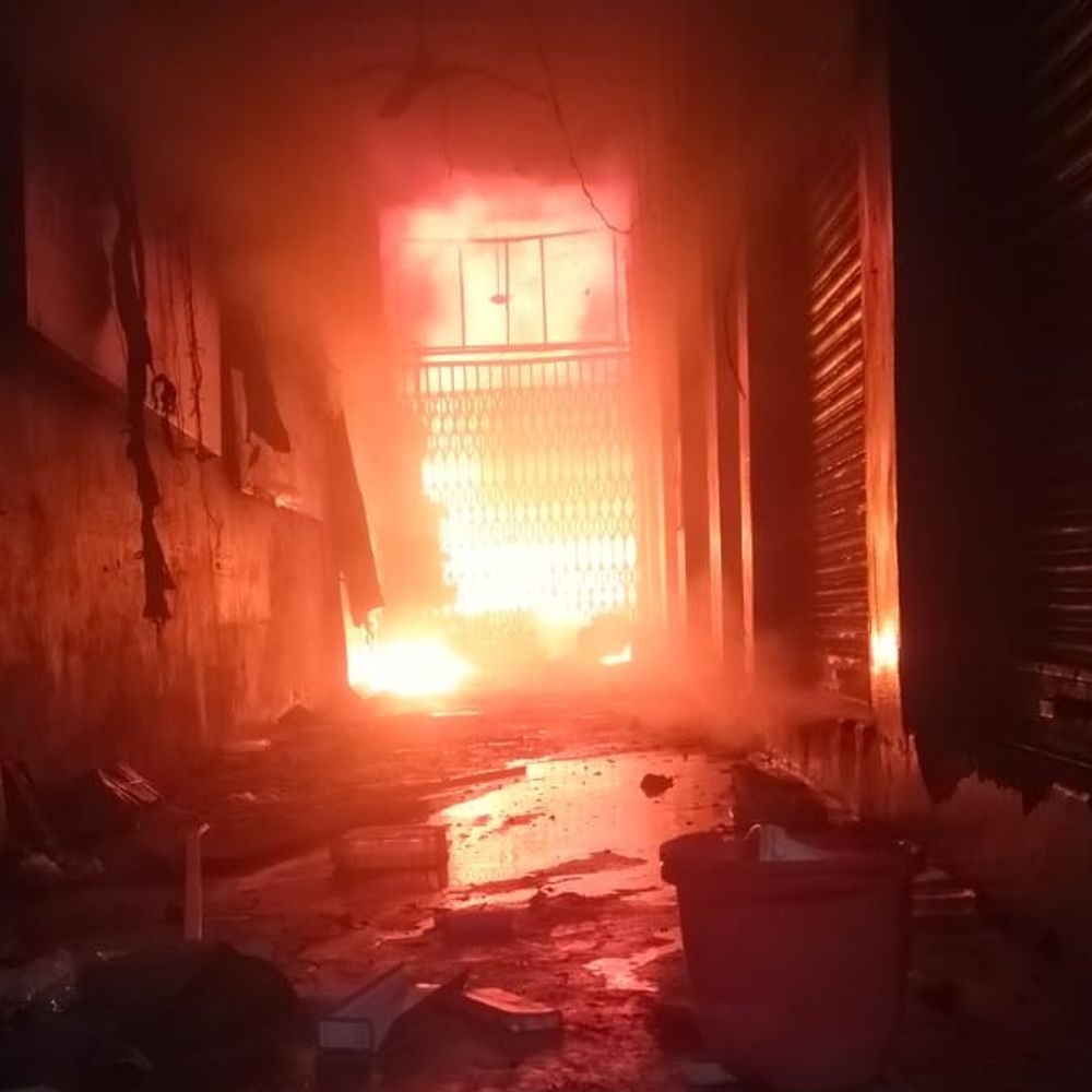 दिबियापुर में इलेक्ट्रॉनिक्स दुकान में आग लगी:30 लाख का सामान जला, शॉर्ट सर्किट बनी वजह