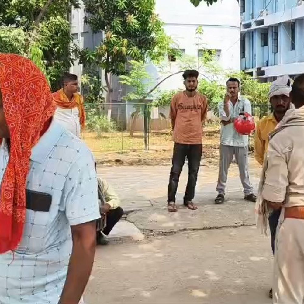 कैमूर में ड्राइवर की मौत:NH पर ऑटो को अज्ञात वाहन ने मारी टक्कर, अस्पताल में मृत घोषित, वाहन की तलाश जारी