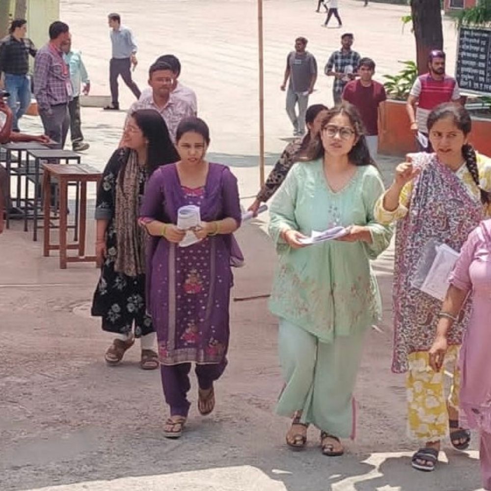 PGT परीक्षा में 65 प्रतिशत अभ्यर्थी गैरहाजिर:सहारनपुर में कड़ी सुरक्षा के बीच दो पालियों में शांतिपूर्ण संपन्न