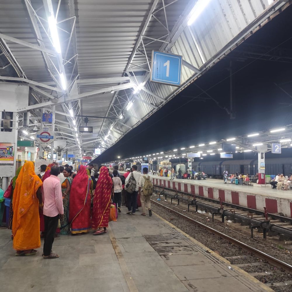 कठुआ-माधोपुर रेल ब्लॉक के कारण जालंधर रूट की ट्रेनें घंटों लेट, कई रद्द