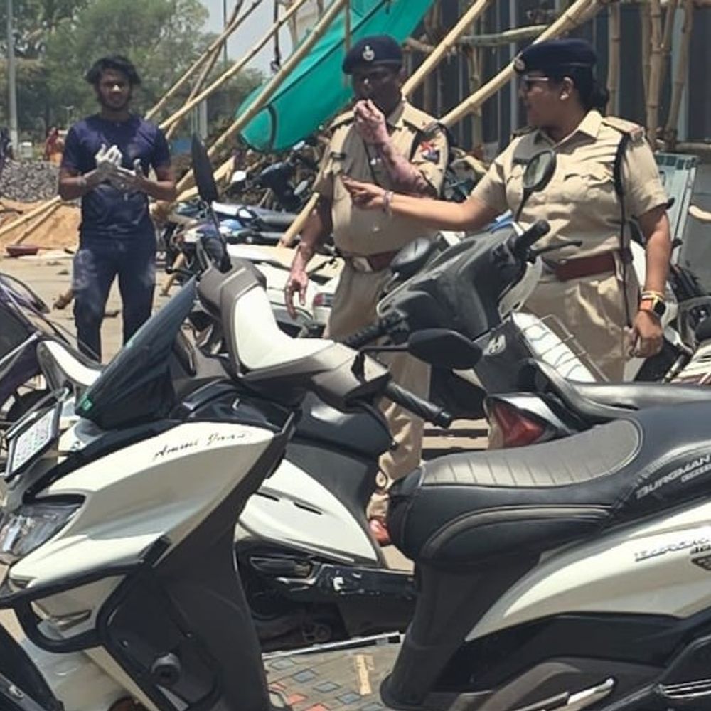 राजनांदगांव स्टेशन पर RPF की कार्रवाई:नो पार्किंग में खड़े 27 चालकों पर रेलवे एक्ट के तहत केस