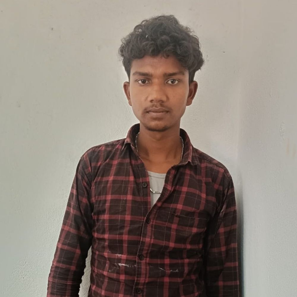 अमनौर बाजार चोरी मामले में चौथी गिरफ्तारी:22 फोन बरामद, आरोपियों ने छत काटकर वारदात की