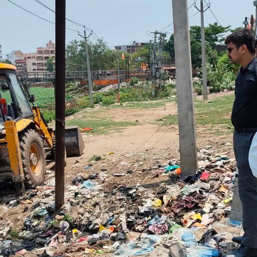 जहानाबाद में दरधा नदी तट पर सफाई अभियान:नगर परिषद ने कचरा फेंकने वालों को चेताया, गंदगी ना करने की अपील की
