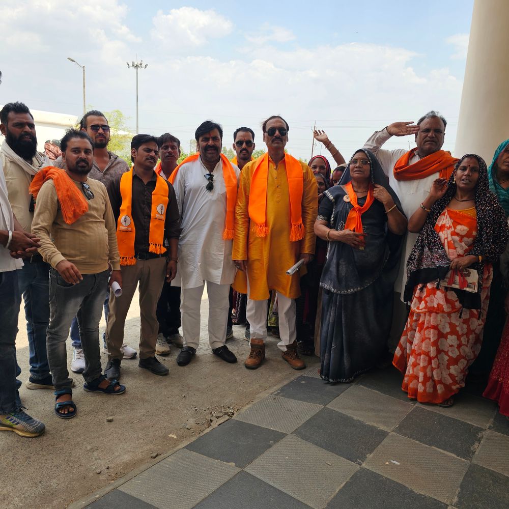 मंदसौर में शिवसेना उद्धव गुट का प्रदर्शन:अस्पताल में SDP, सोनोग्राफी मशीन और गौशाला भूमि से अतिक्रमण हटाने की मांग