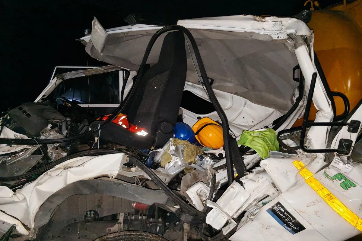 Lucknow Accident News: बुद्धेश्वर में स्वेज इंडिया की जेटिंग गाड़ी दुर्घटनाग्रस्त, दो घायल