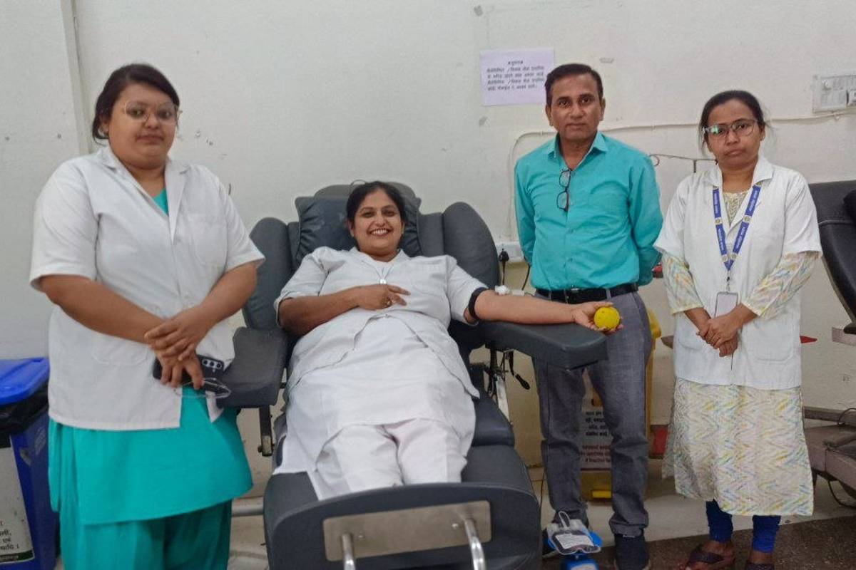 बुरहानपुर की नर्सें मरीजों के लिए बन रही जीवनदाता, रक्तदान से बचा रहे जिंदागियां