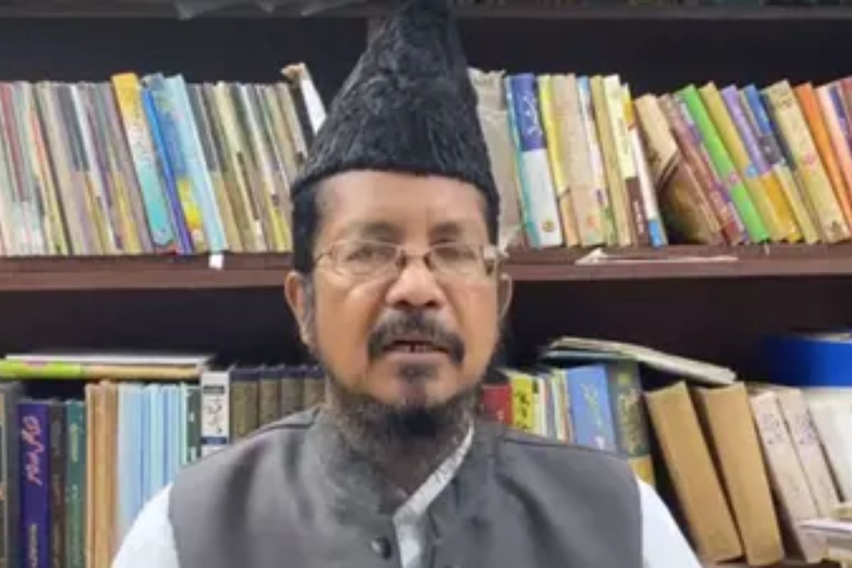 नमाज को लेकर CM योगी ने दी हिदायत, मौलाना बरेलवी बोले- इस्लाम दिक्कत नहीं, आसानी पैदा करता है
