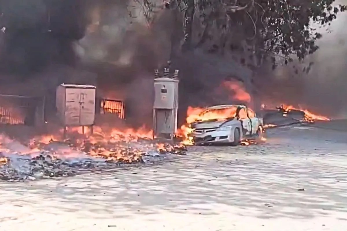 Barmer News : पावर हाउस में भीषण आग, धमाकों से दहल उठी राय कॉलोनी, घरों से भागने लगे लोग !