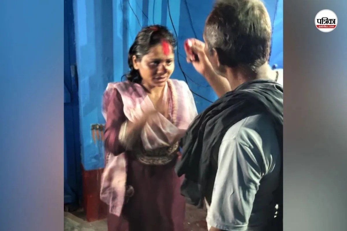 60 साल के बुजुर्ग के प्यार में पड़ी 22 साल की लड़की, शादी का Video वायरल