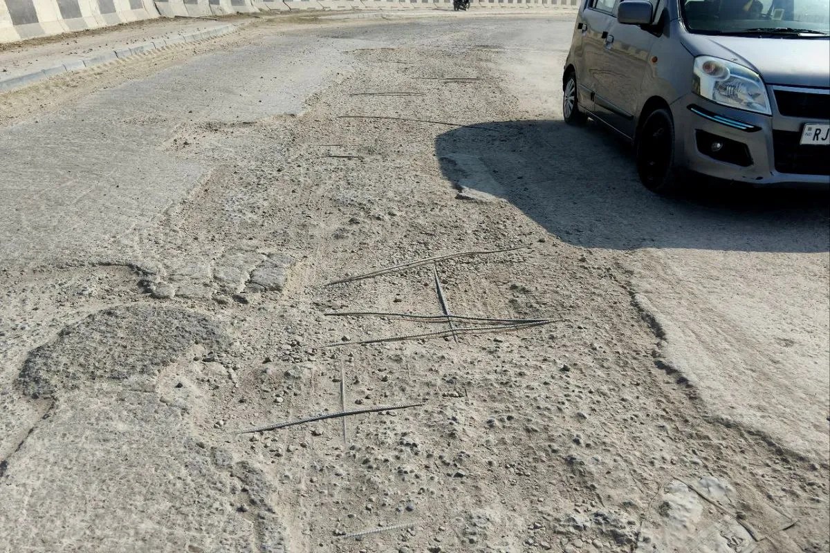 Bundi : जर्जर ओवरब्रिज से गुजर रहे वाहन, मरम्मत का इंतजार