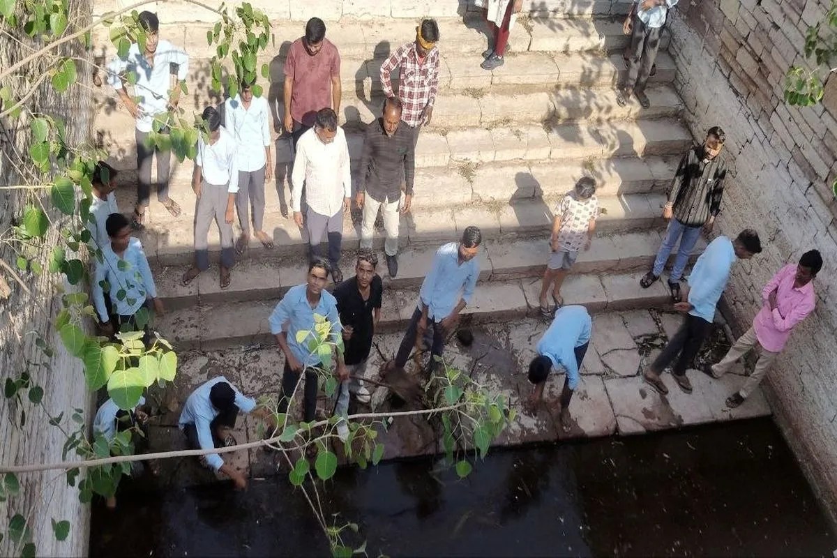 Bundi : ग्रामीण ने एक घंटे में चकाचक कर दी बावड़ी