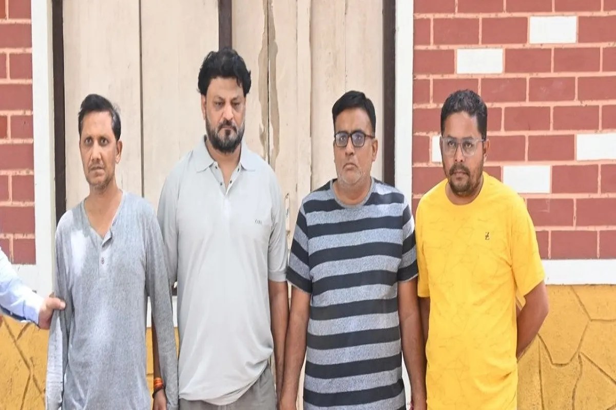 Ahmedabad: फर्जी दस्तावेज बनाकर एक करोड़ से ज्यादा में बेचा प्लॉट, चार गिरफ्तार