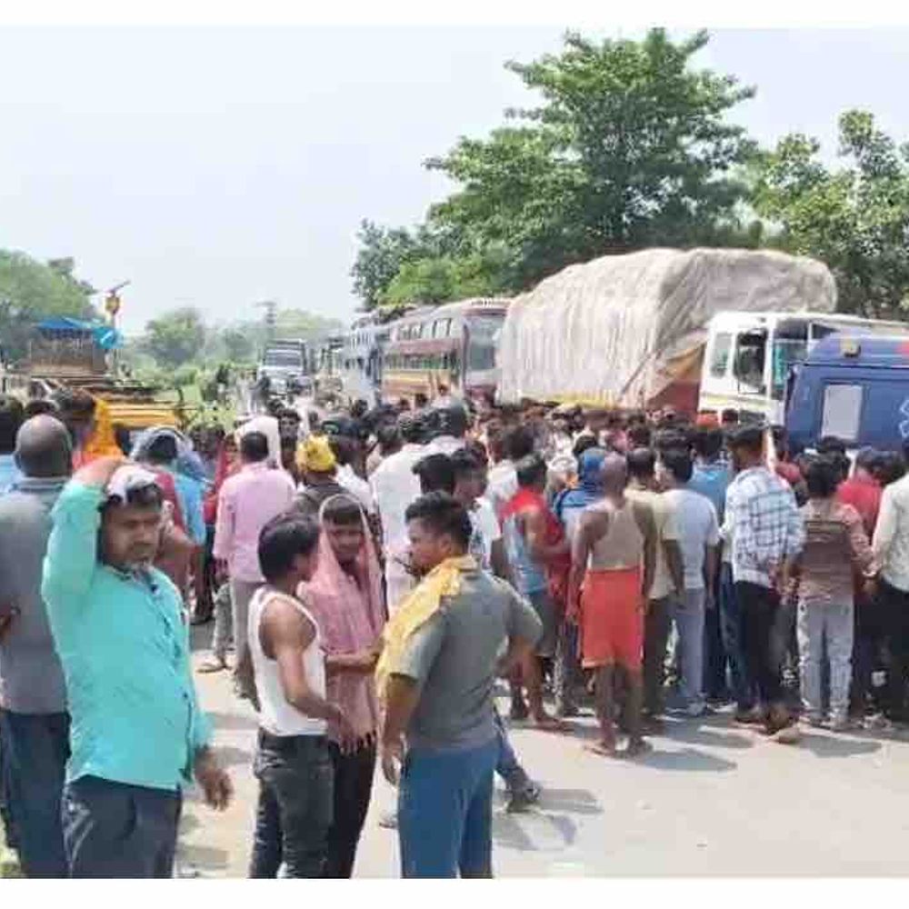 मोतिहारी में सड़क हादसे में महिला की मौत:तेज रफ्तार वाहन की चपेट में आने से पति गंभीर रूप से घायल