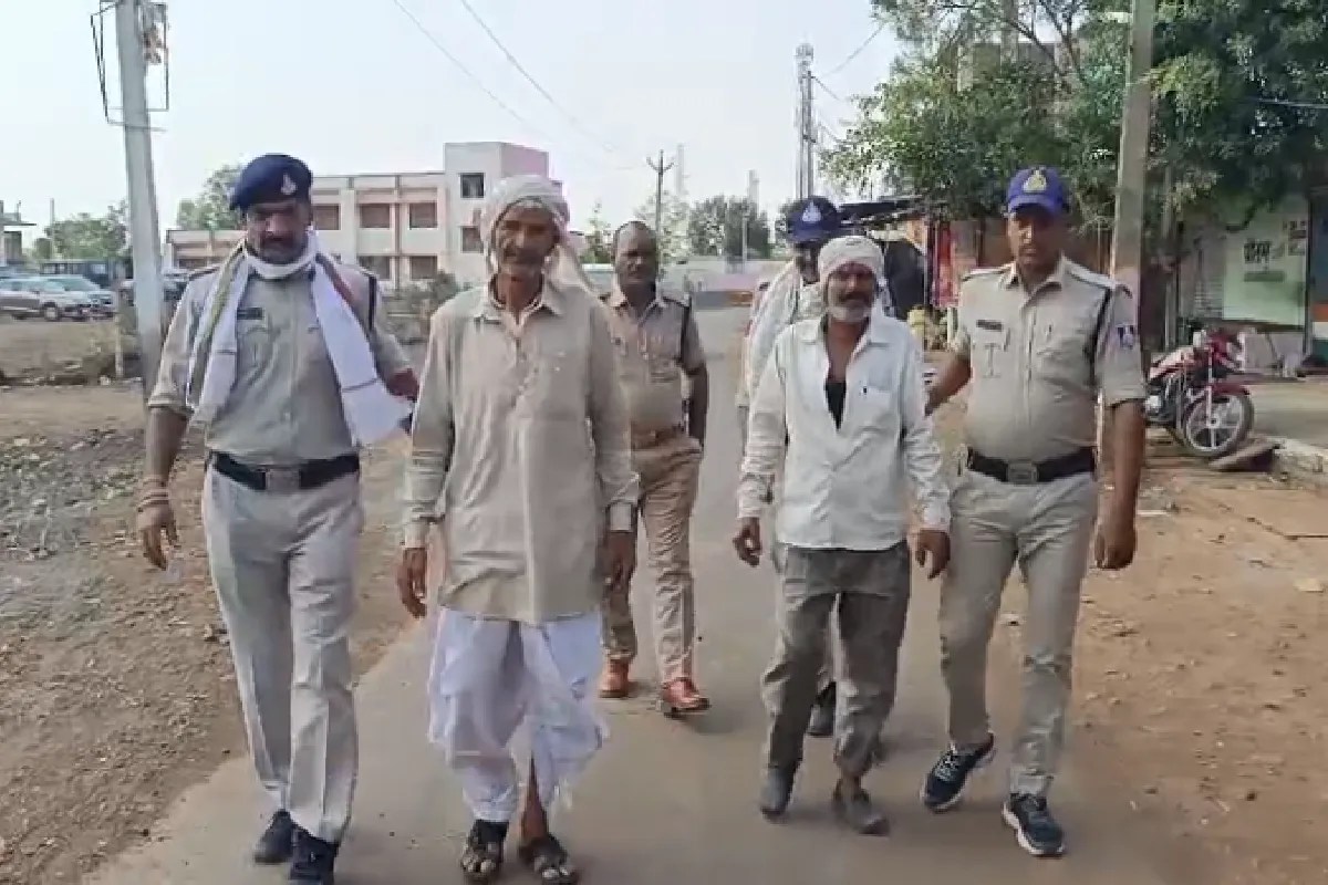 ‘पैर पड़ रही हूं, मत मारो…’, दलित महिला पर कूद पड़े दबंग, लाठी-डंडो से की मारपीट