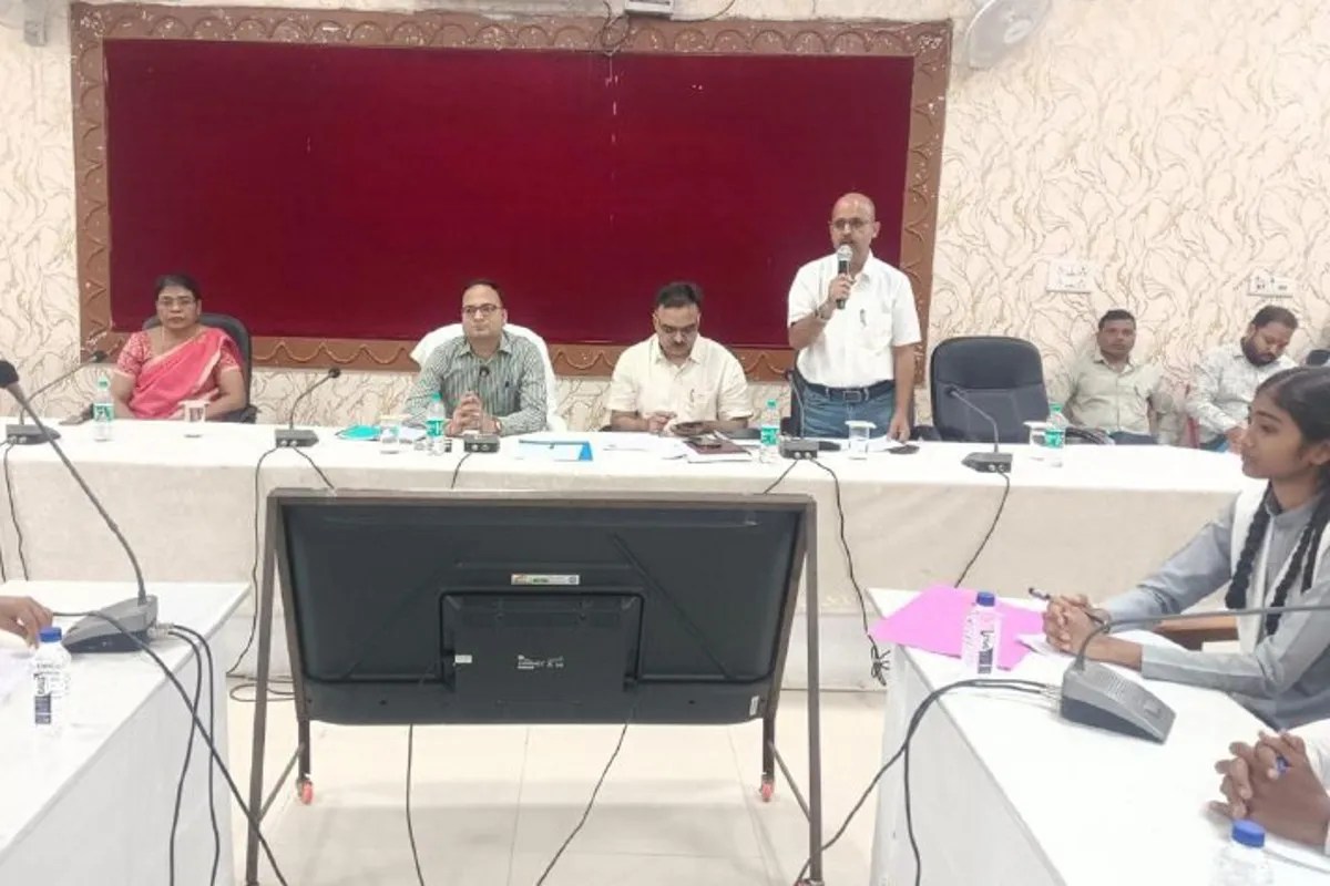 NEET-JEE Free Coaching: सरगुजा के 50 मेधावी विद्यार्थियों को नीट और जेईई की मिलेगी फ्री कोचिंग, रायपुर में 28 से शुरु होंगीं कक्षाएं