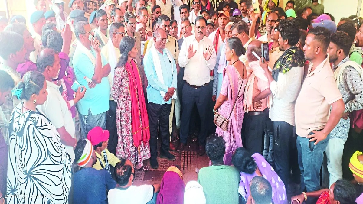 मिट्टी धंसने से तीन मजदूरों की मौत : बीएसपी के डीजीएम और एजीएम निलंबित