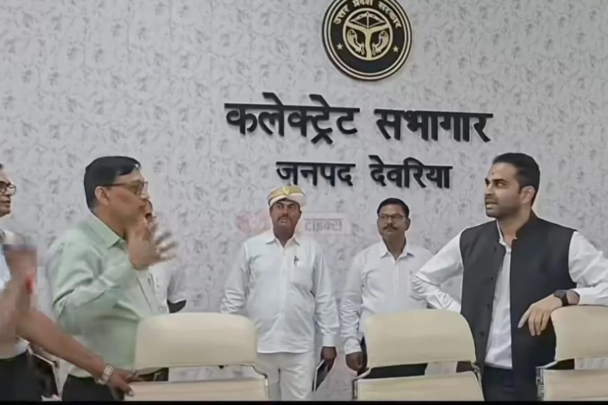UP News: कौन हैं देवरिया के नए DM मधुसूदन हुल्गी? जानिए उनका प्रशासनिक सफर