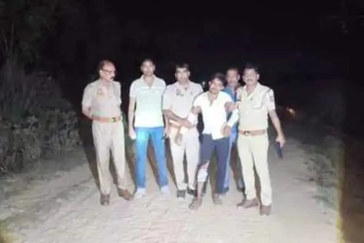 बस्ती में एनकाउंटर…भोर में ही चलने लगी गोलियां, पशु तस्कर सद्दाम के पैर में लगी गोली…आठ गिरफ्तार