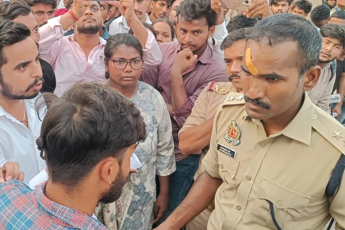 SSC GD परीक्षा में अव्यवस्था देख भड़के छात्र: जमकर हुआ बवाल, दोबारा परीक्षा कराने के आश्वासन के बाद शांत हुआ मामला