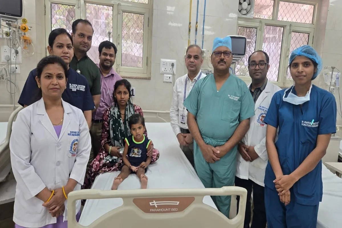 Lucknow KGMU News: 2 साल की मासूम के पेट से निकला 1.5 किलो ट्यूमर, सफल सर्जरी से बची जान