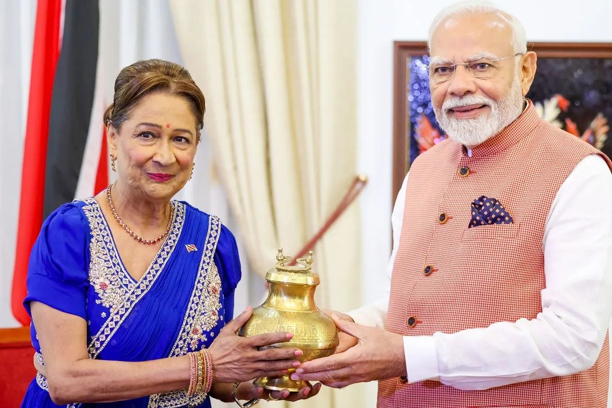 भारत की ‘कुली’ की बेटी आज है इस देश की प्रधानमंत्री, आलोचकों को दिया करारा जवाब