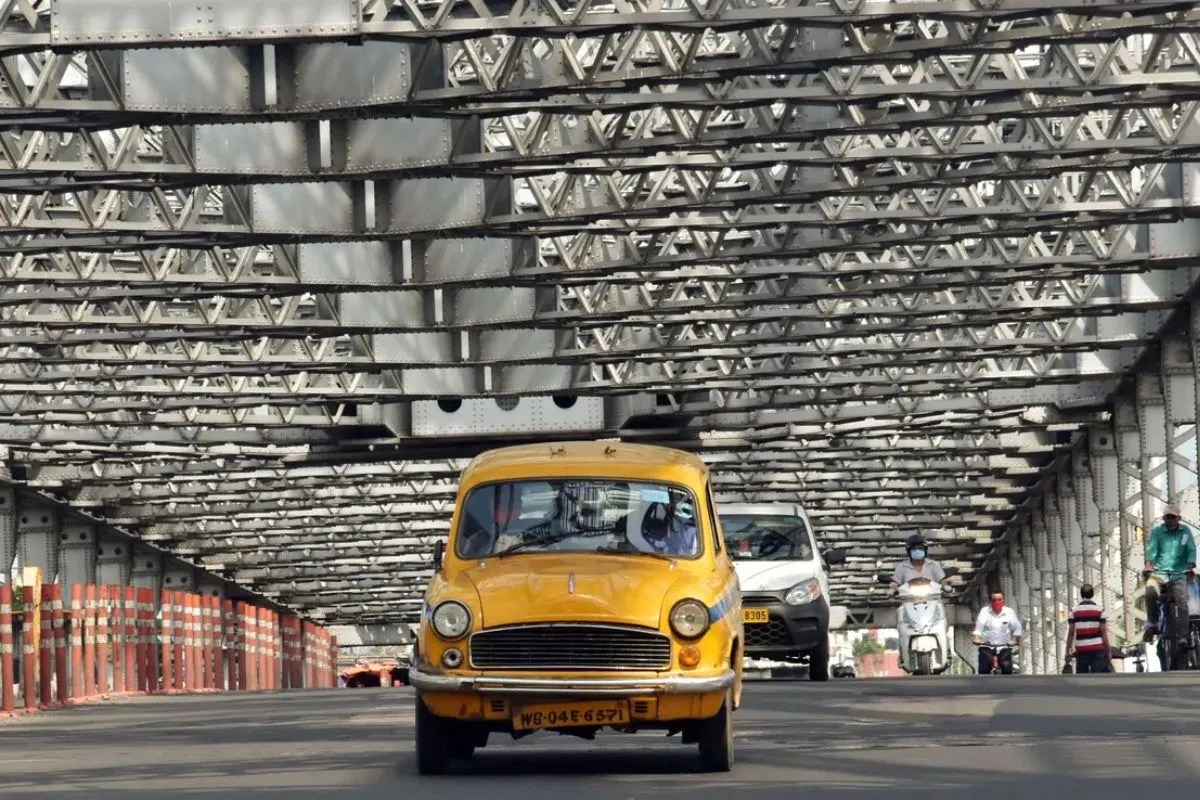 Kolkata Traffic Police Notice: इन छह सड़कों पर जाने से बचें, कोलकाता में नौ तारीख को पूरे दिन भारी वाहनों की एंट्री बैन