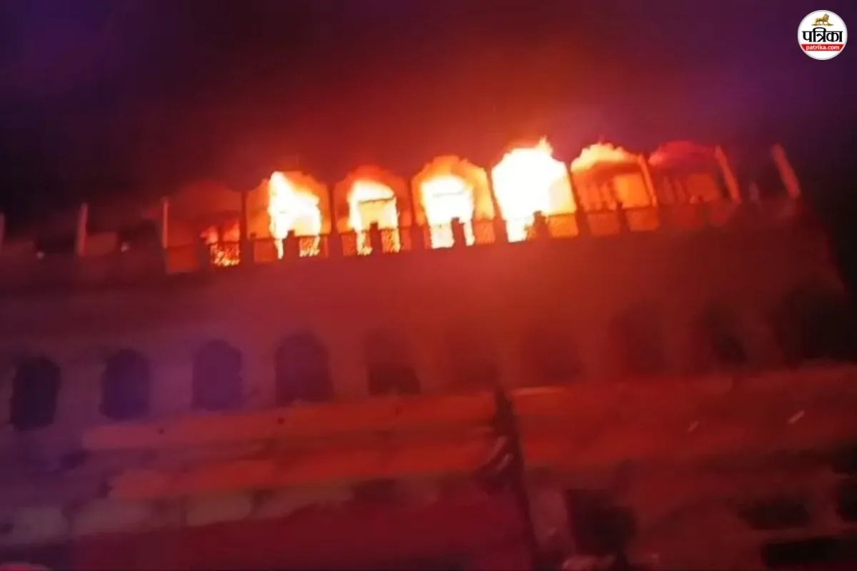 Kota Massive Fire: तीन मंजिला मकान में लगी भीषण आग, लाखों रुपए का सामान जलकर खाक, 4 दमकलों ने मशक्क्त से पाया काबू