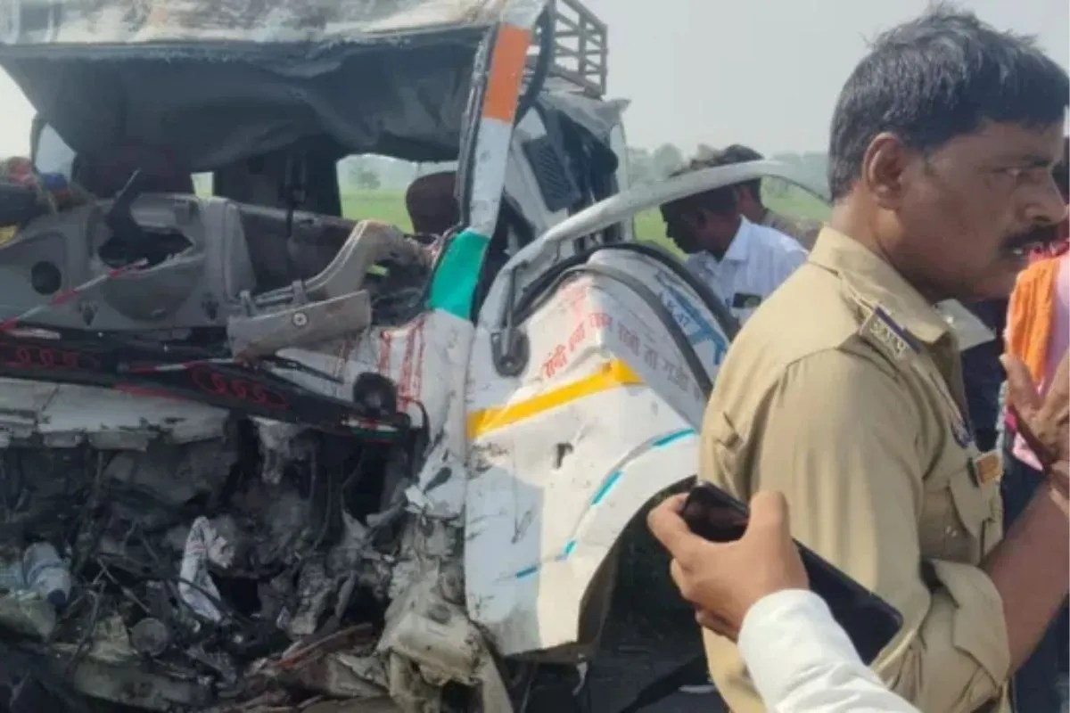 लखीमपुर खीरी में भीषण सड़क दुर्घटना: ट्रक ने मारी मैजिक को टक्कर, 9 लोगों की मौत